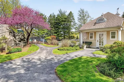 107 Winding Ridge Road White Plains NY 10603