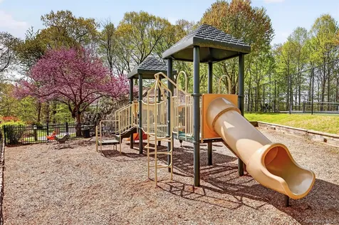 107 Winding Ridge Road White Plains NY 10603