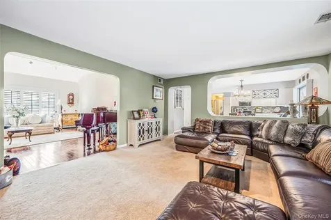 10 Alpine Court Smithtown NY 11787