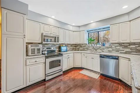 10 Alpine Court Smithtown NY 11787