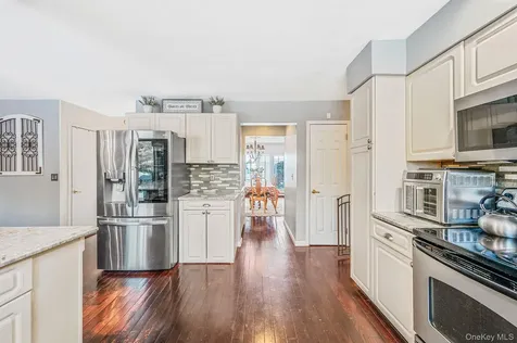 10 Alpine Court Smithtown NY 11787