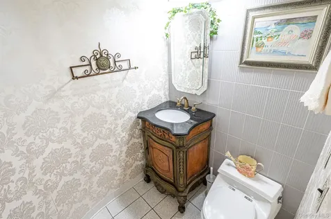 10 Alpine Court Smithtown NY 11787
