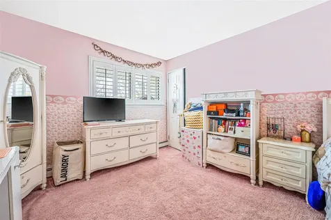 10 Alpine Court Smithtown NY 11787
