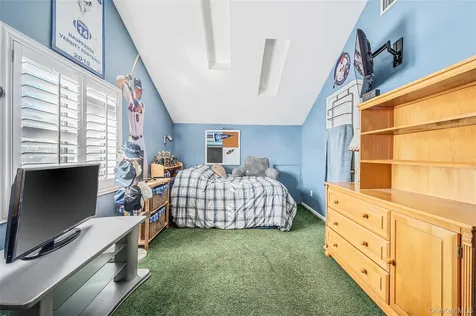 10 Alpine Court Smithtown NY 11787