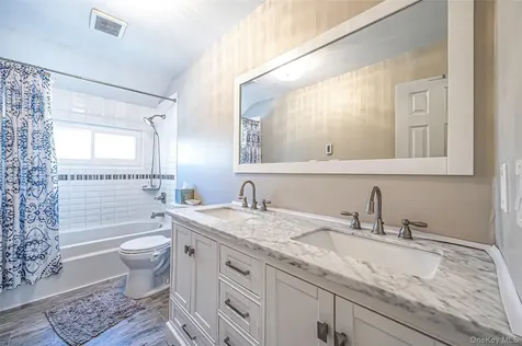 10 Alpine Court Smithtown NY 11787