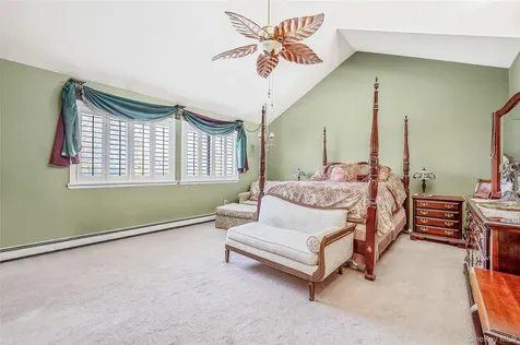 10 Alpine Court Smithtown NY 11787