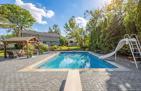 10 Alpine Court Smithtown NY 11787