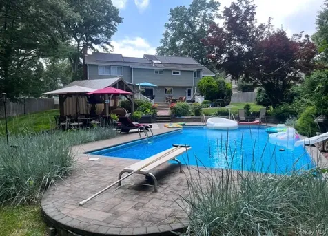 10 Alpine Court Smithtown NY 11787