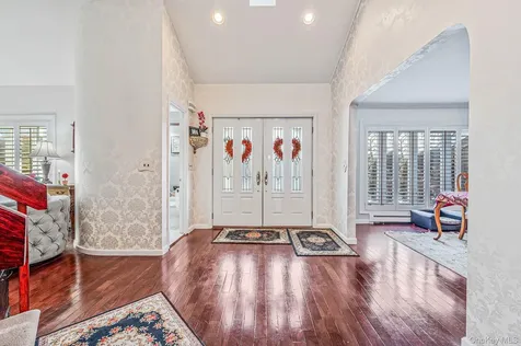 10 Alpine Court Smithtown NY 11787