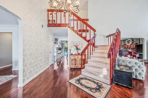 10 Alpine Court Smithtown NY 11787