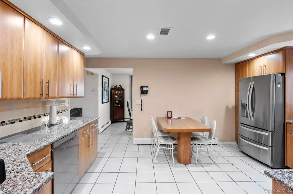1981 Cynthia Lane Merrick NY 11566
