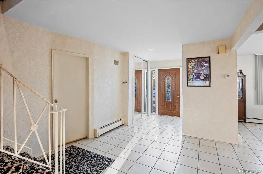 1981 Cynthia Lane Merrick NY 11566
