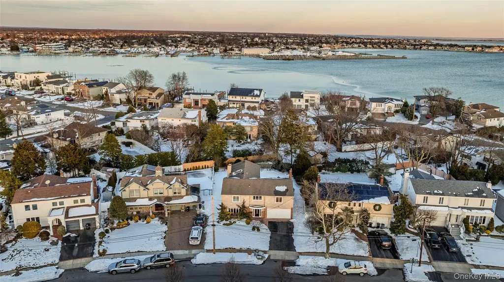 1981 Cynthia Lane Merrick NY 11566