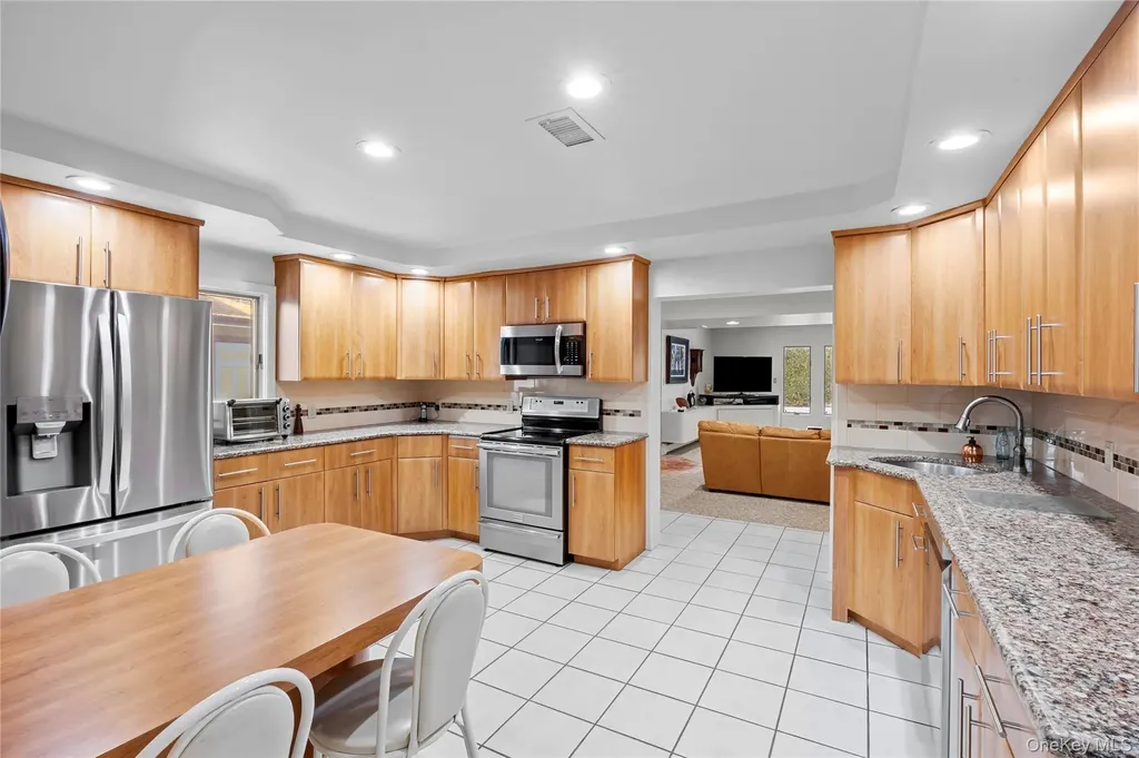 1981 Cynthia Lane Merrick NY 11566