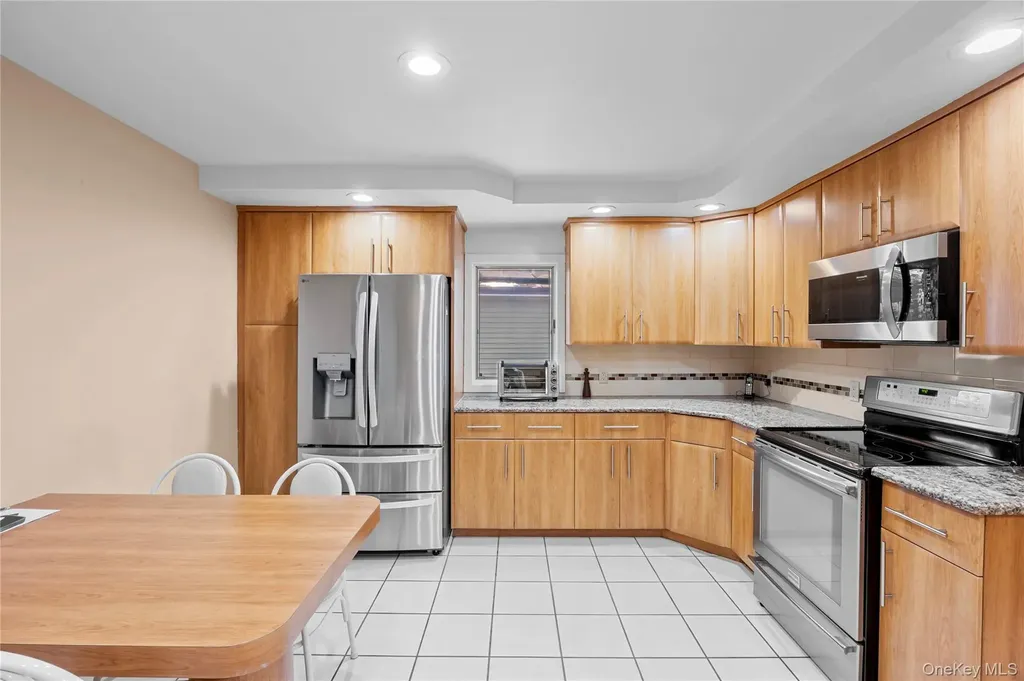 1981 Cynthia Lane Merrick NY 11566