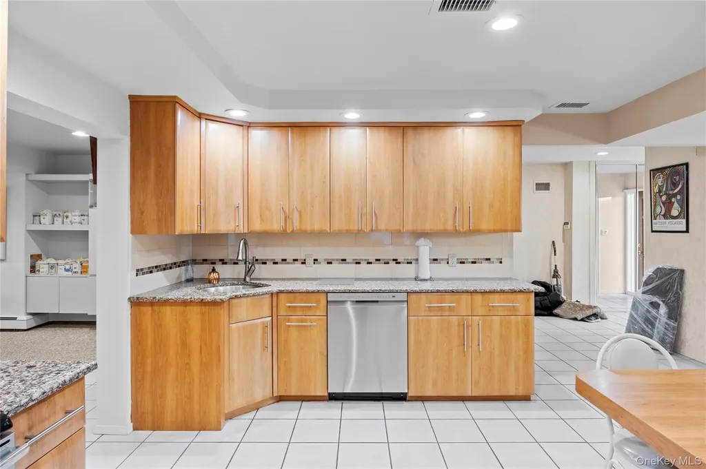 1981 Cynthia Lane Merrick NY 11566