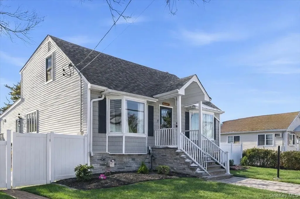 815 S 4th Street Lindenhurst NY 11757