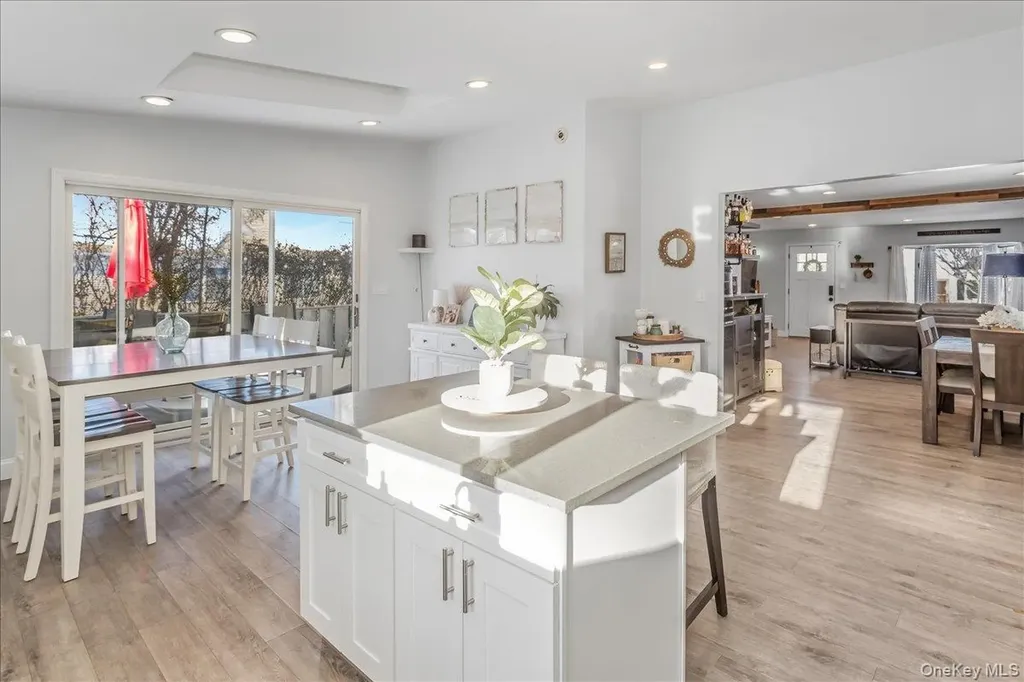 815 S 4th Street Lindenhurst NY 11757