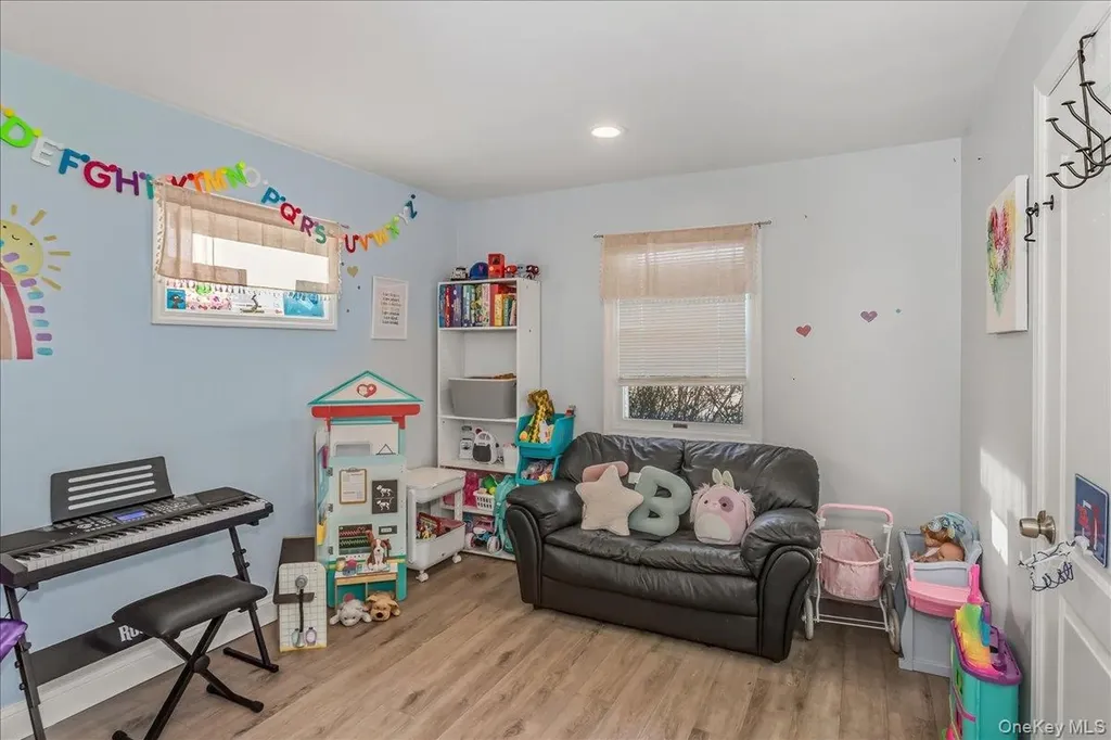 815 S 4th Street Lindenhurst NY 11757