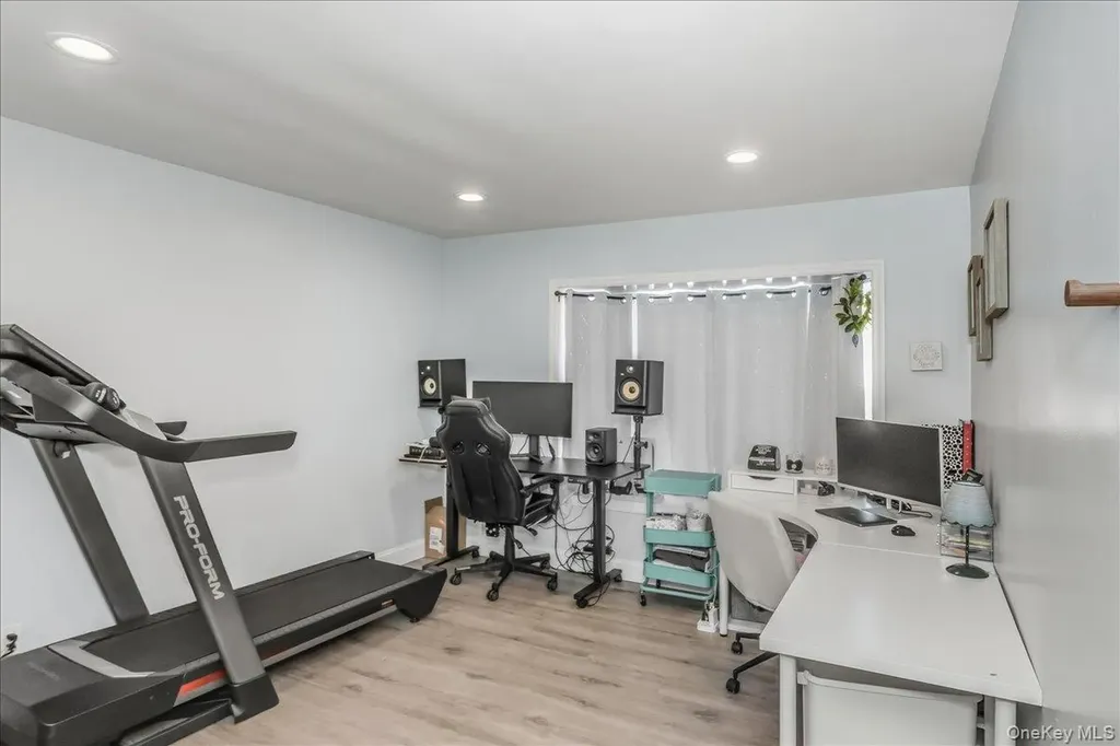 815 S 4th Street Lindenhurst NY 11757