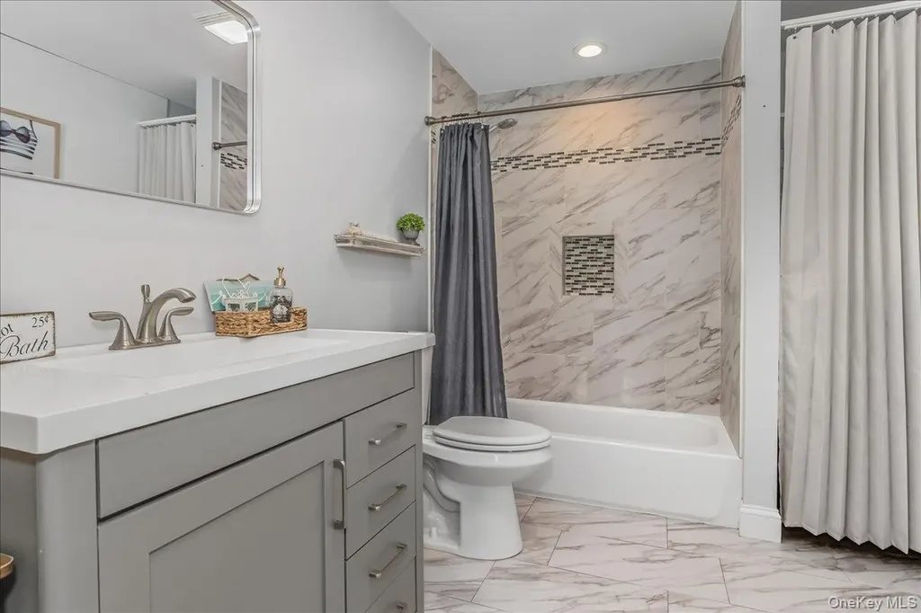 815 S 4th Street Lindenhurst NY 11757