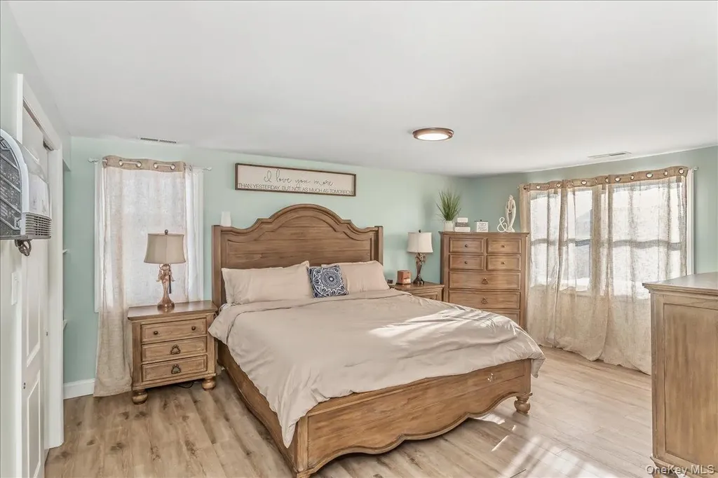 815 S 4th Street Lindenhurst NY 11757