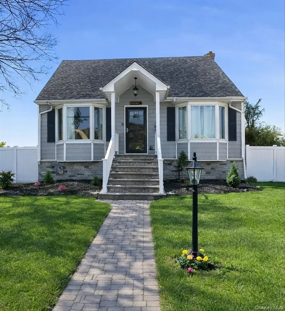 815 S 4th Street Lindenhurst NY 11757