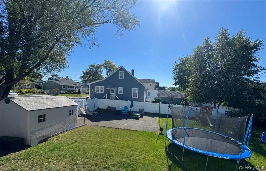 815 S 4th Street Lindenhurst NY 11757