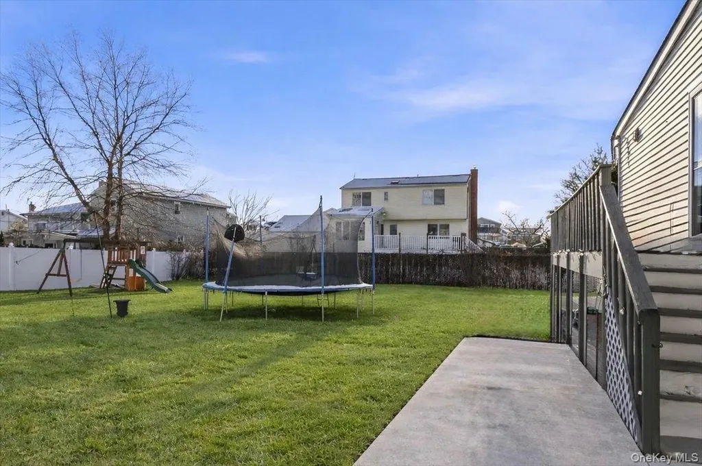 815 S 4th Street Lindenhurst NY 11757