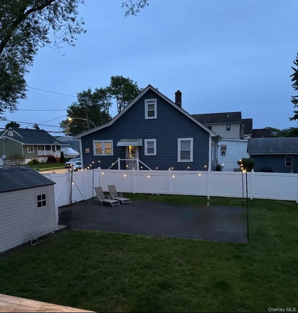 815 S 4th Street Lindenhurst NY 11757