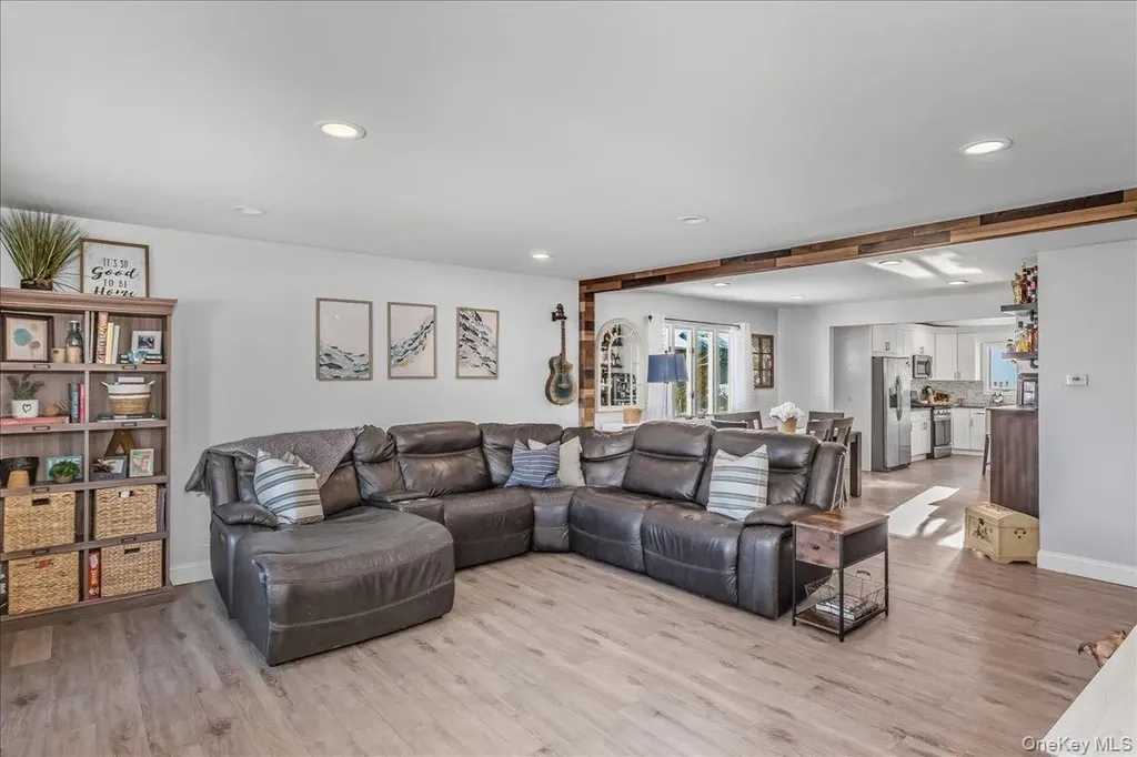 815 S 4th Street Lindenhurst NY 11757