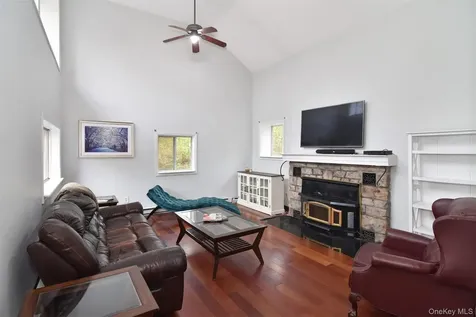 16 Oskar Drive Mahopac NY 10541