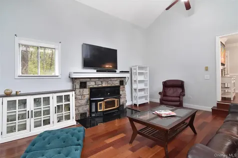 16 Oskar Drive Mahopac NY 10541