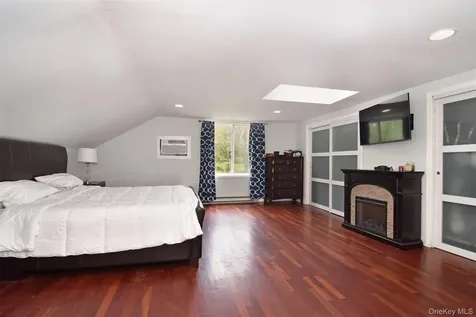 16 Oskar Drive Mahopac NY 10541