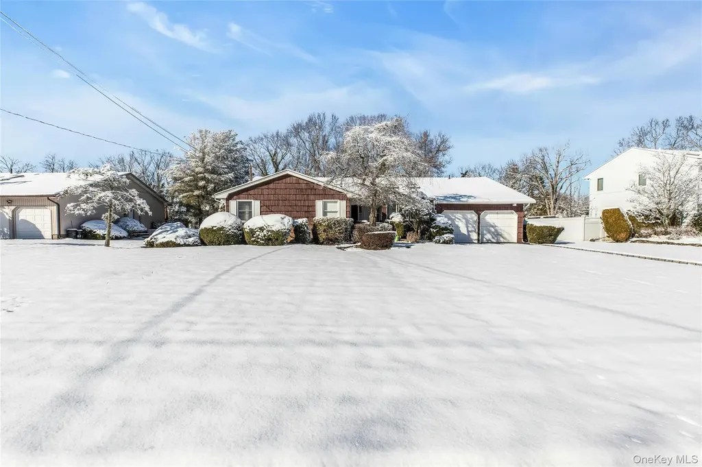 61 Hofstra Drive Plainview NY 11803