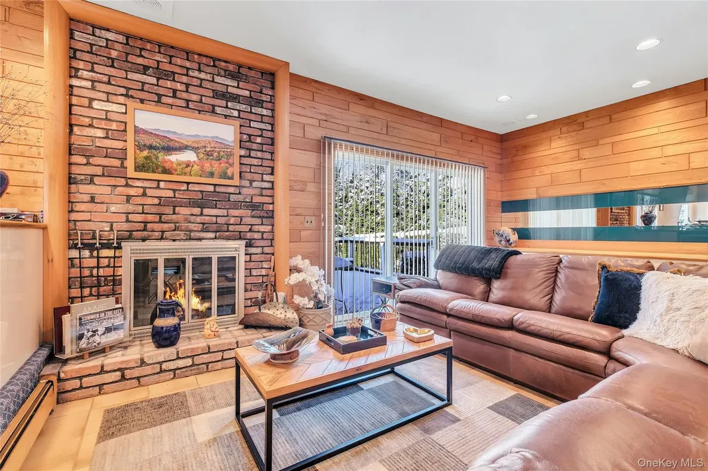 61 Hofstra Drive Plainview NY 11803