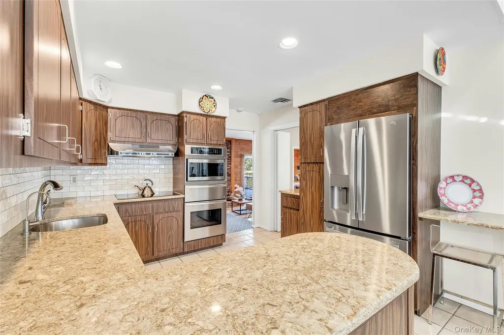 61 Hofstra Drive Plainview NY 11803