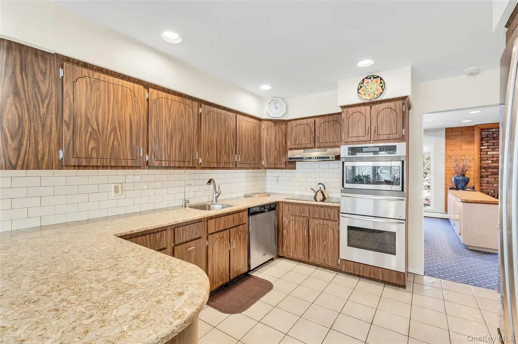 61 Hofstra Drive Plainview NY 11803