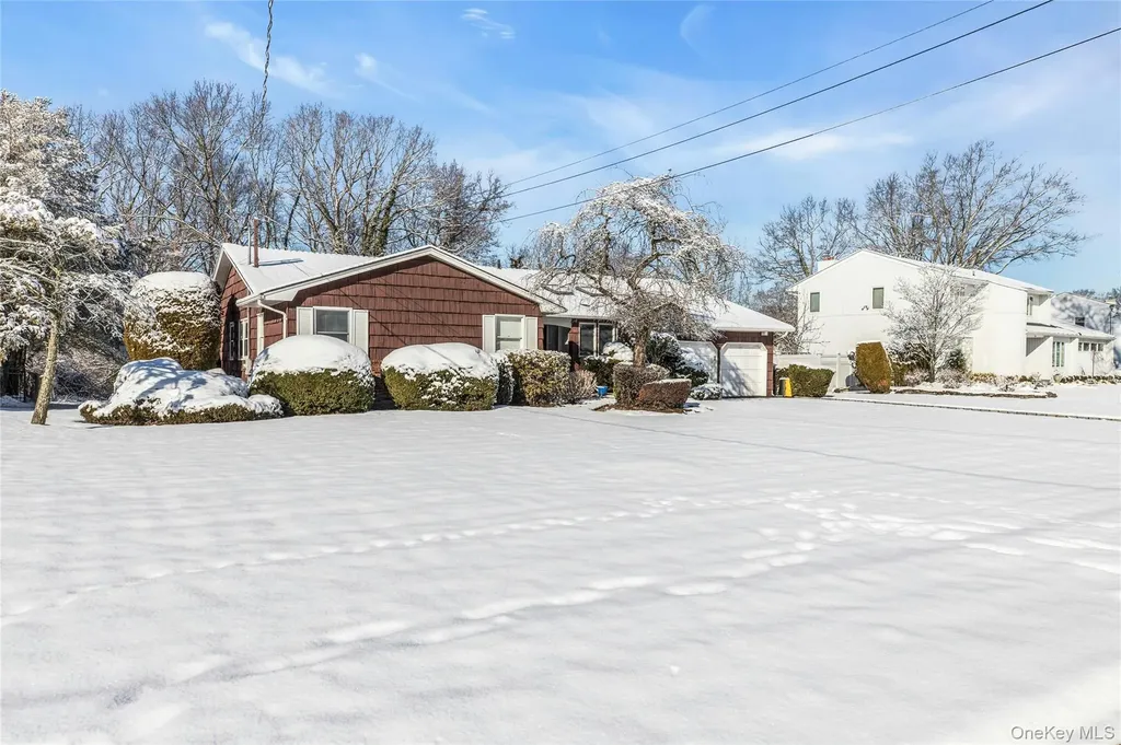 61 Hofstra Drive Plainview NY 11803