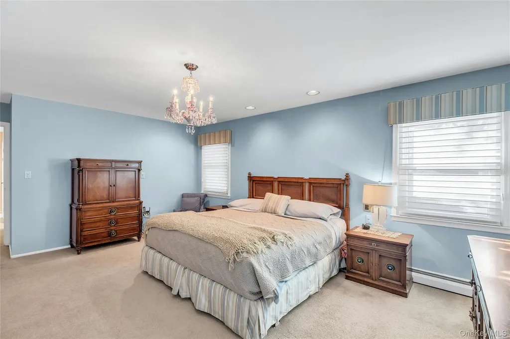 61 Hofstra Drive Plainview NY 11803