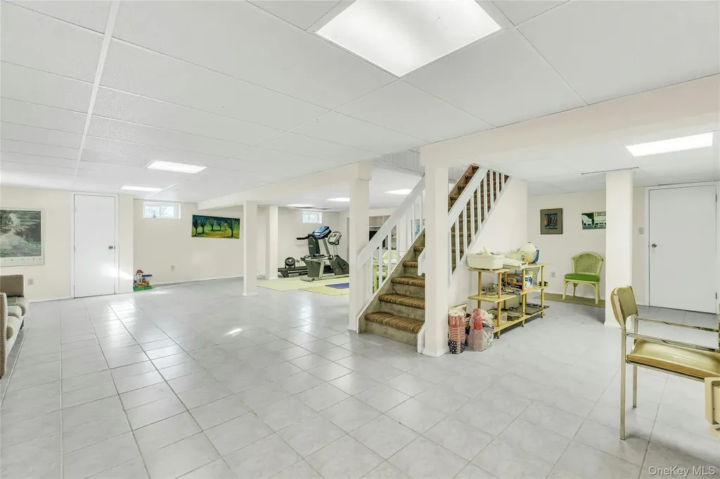61 Hofstra Drive Plainview NY 11803