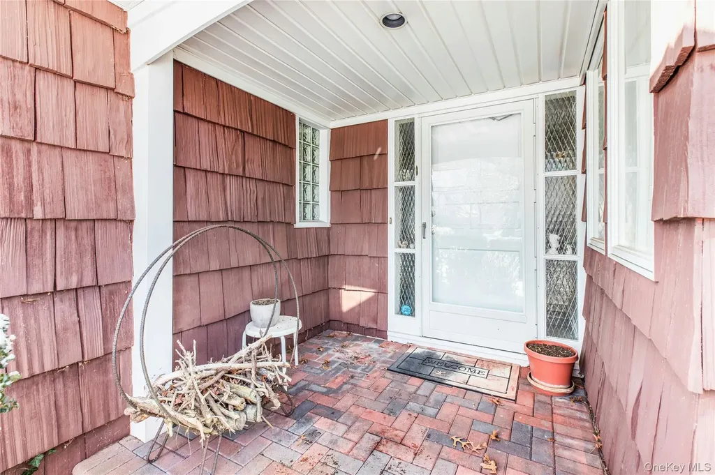 61 Hofstra Drive Plainview NY 11803