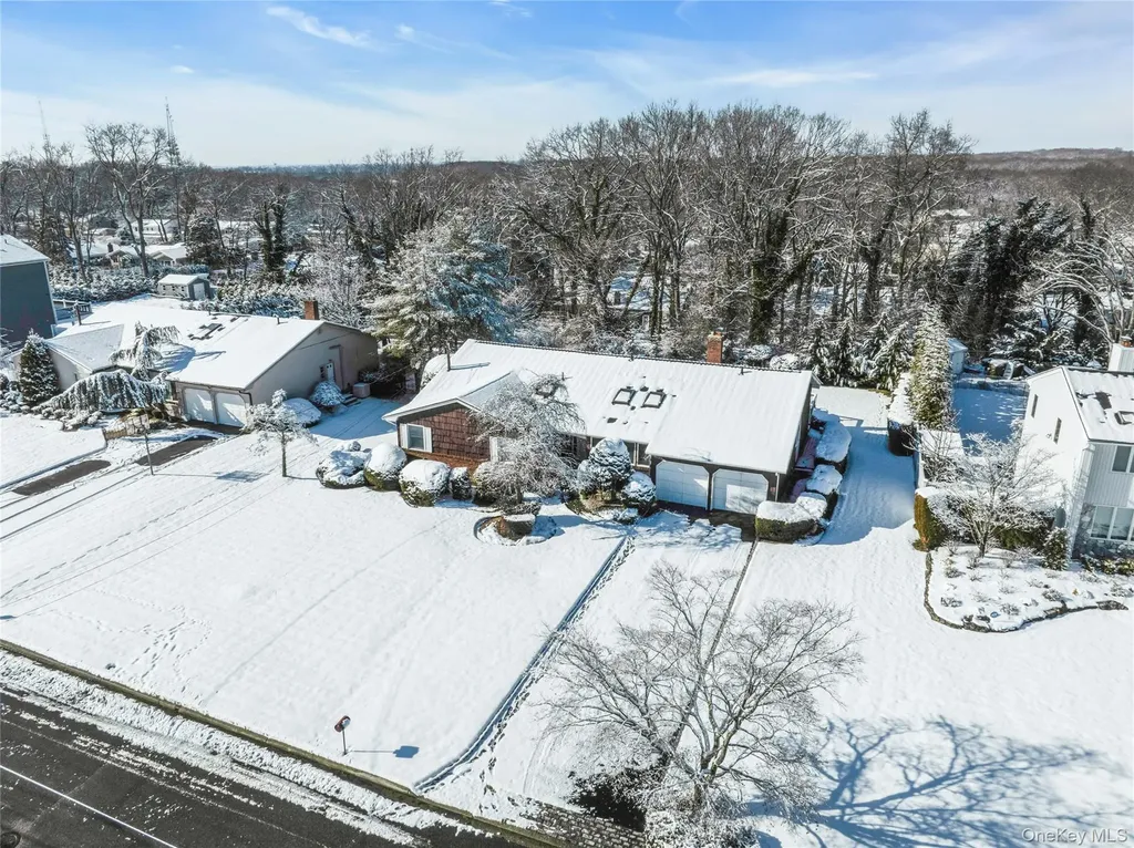 61 Hofstra Drive Plainview NY 11803