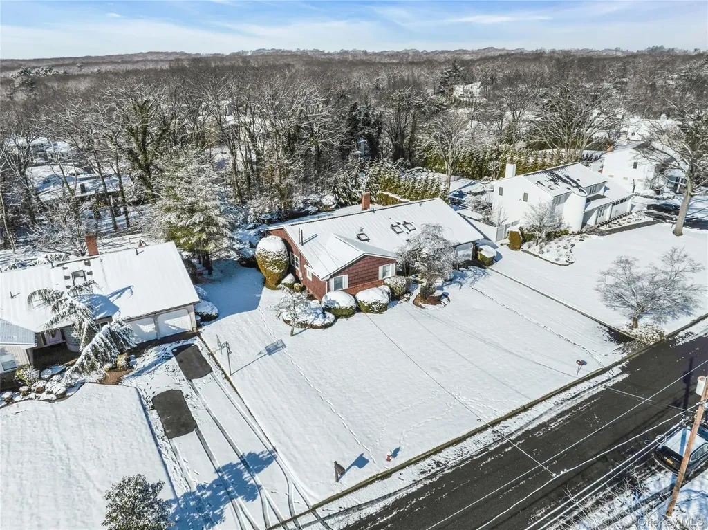61 Hofstra Drive Plainview NY 11803