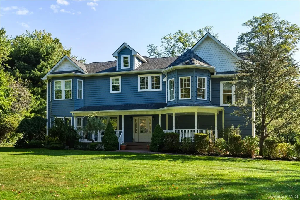 6 Empire Court Dix Hills NY 11746