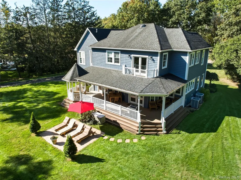 6 Empire Court Dix Hills NY 11746