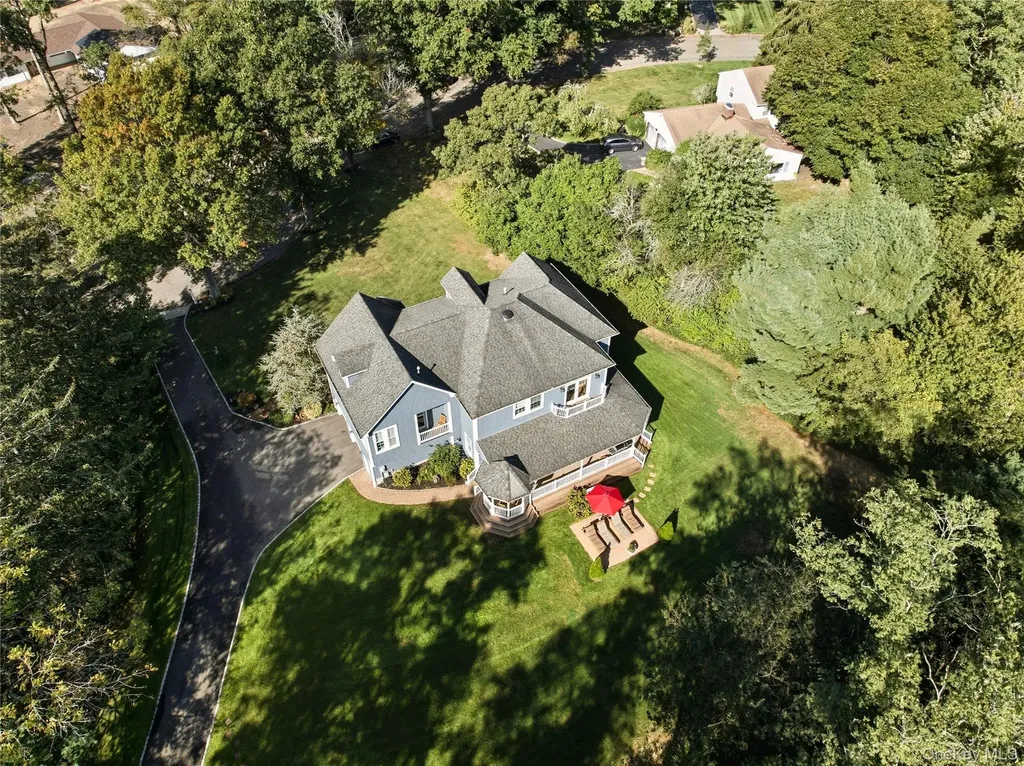 6 Empire Court Dix Hills NY 11746