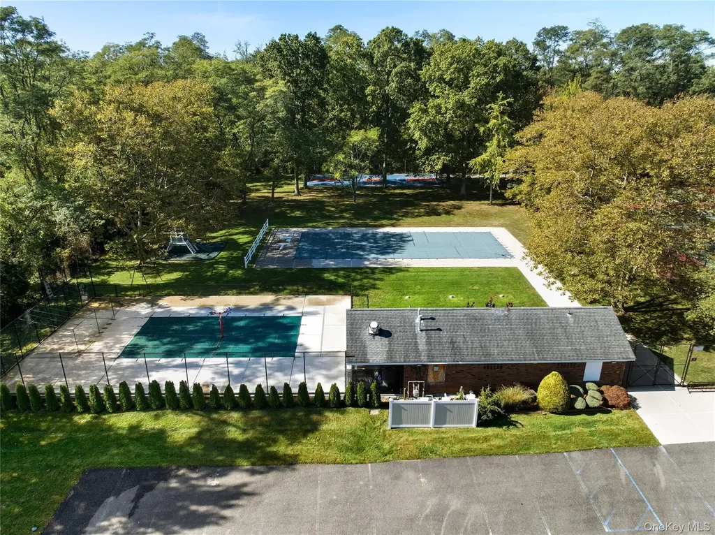 6 Empire Court Dix Hills NY 11746
