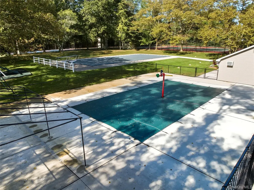 6 Empire Court Dix Hills NY 11746