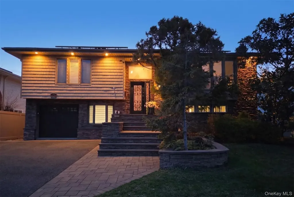 512 Links Drive E Oceanside NY 11572